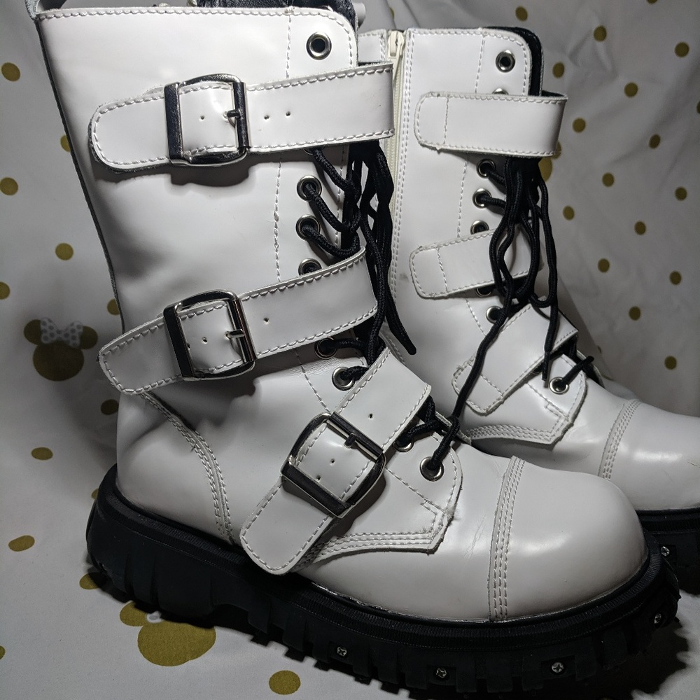 TUK 3 Strap White Boot